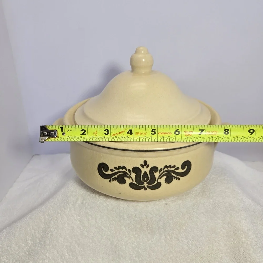 Vintage - Pfaltzgraff Village 2 Quart Casserole with Lid and Handles 6-315 - USA